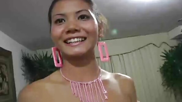 Le témoin embrasse la mariée xxx homme homme bien avant le mariage