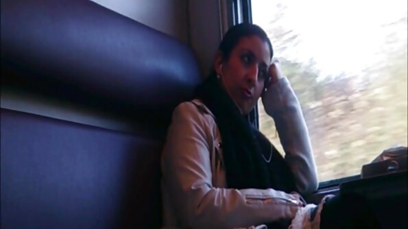 Un frère porno fille marocaine excité séduit sa demi-soeur pour avoir des relations sexuelles