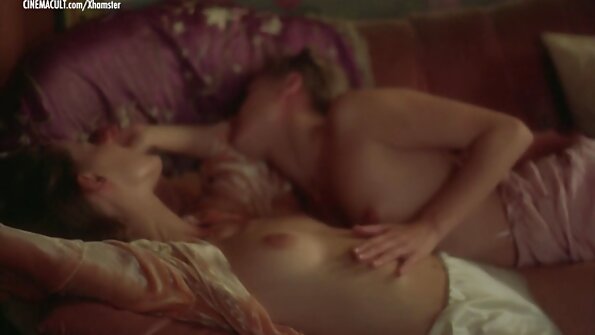 Érotisme frais avec la bombasse fille maigre xxx de l'océan