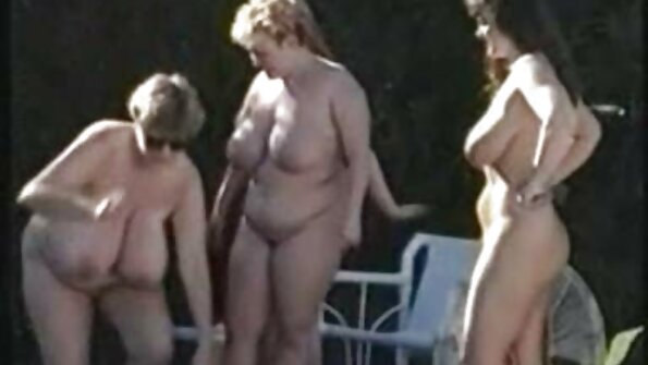 Sexe sous la jupe xxx sur le fond