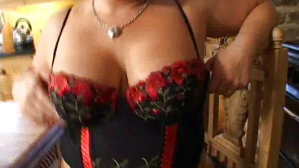 La fille allemande Eva donne un baiser porno arabe vierge gratuitement