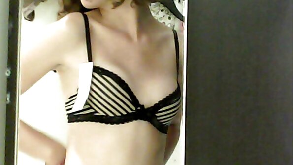 Striptease dansant à la xxx femme et homme maison