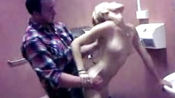 La voleuse Angela video xxx jeune fille White rencontre le propriétaire d'un luxueux manoir