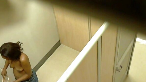 Brunette femme menage porno fait fumer