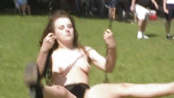Une fille aux petits seins a sexe vierge video payé son cul pour avoir volé