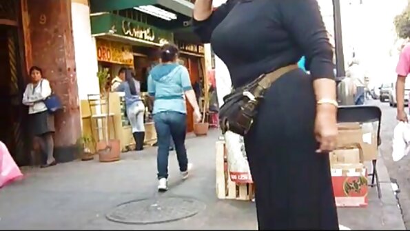 La fille est femme avec cheval porno devenue une femme