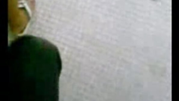 Le beau-fils perdant a des relations porno femme avec son chien sexuelles avec la nouvelle maman Julia